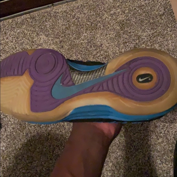 Nike Hyperdunk 2012 Basketball kicks - Picture 3 of 4